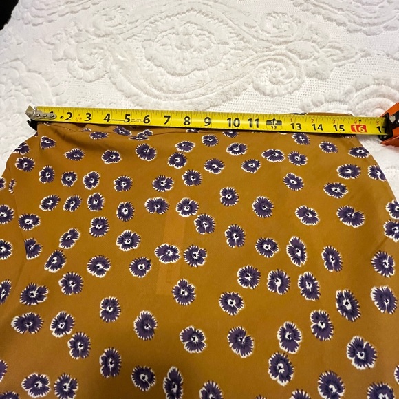 Midi length skirt, gold background with purple and white flower pattern. - Picture 8 of 8